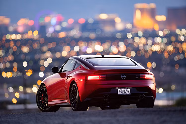 Ra mắt từ năm 1969, Nissan Z ở mỗi thế hệ đều có tên gọi riêng. Theo đó, thế hệ thứ nhất của xe được gọi là Nissan Fairlady Z và Datsun 240Z, 260Z, 280Z. Thế hệ thứ hai đổi tên thành Nissan Fairlady 280ZX.