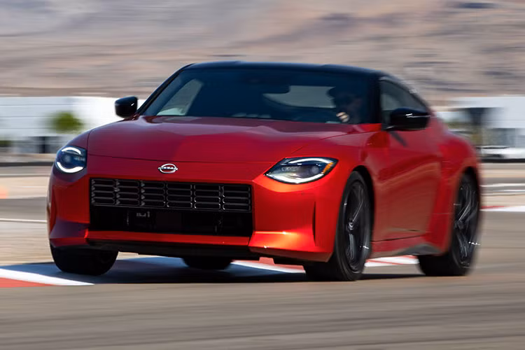 Thế hệ thứ ba là Nissan 300ZX (Z31) và thế hệ thứ 4 là 300ZX (Z32). Đến thế hệ thứ 5, xe có tên Nissan 350Z. Sang thế hệ thứ 6, xe được gọi là Nissan 370Z. Ở thế hệ hiện tại, tên xe được rút gọn thành Nissan Z.