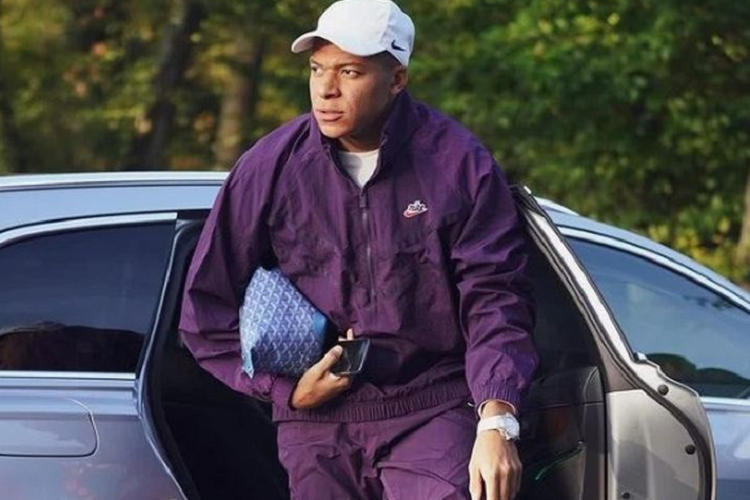 Ở phiên bản hiện tại, Volkswagen Tiguan cung cấp cho người dùng một số tùy chọn động cơ, bao gồm xăng, dầu diesel và PHEV với giá bán khởi điểm 30.000 USD (khoảng 743 triệu đồng) và cao nhất lên tới 62.000 USD (khoảng 1,53 tỷ đồng).