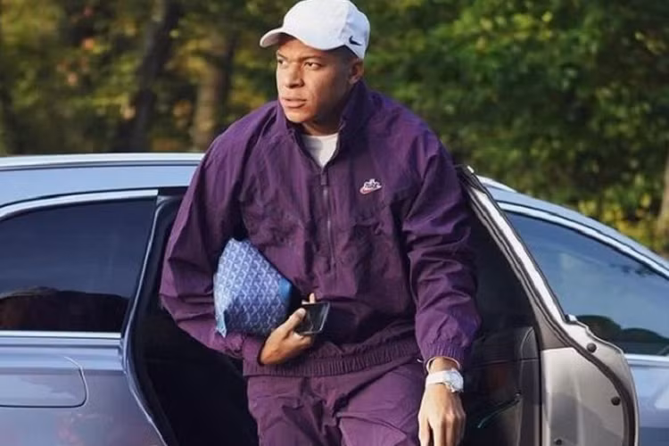 Ở phiên bản hiện tại, Volkswagen Tiguan cung cấp cho người dùng một số tùy chọn động cơ, bao gồm xăng, dầu diesel và PHEV với giá bán khởi điểm 30.000 USD (khoảng 743 triệu đồng) và cao nhất lên tới 62.000 USD (khoảng 1,53 tỷ đồng).