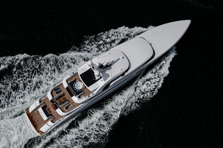 Soaring được chế tạo theo đơn đặt hàng của Ivan Shabalov. Ông được biết đến là một tỷ phú ngành dầu khí, CEO của Pipe Innovation Technologies - một trong những nhà cung cấp của tập đoàn khổng lồ Gazprom của Nga.