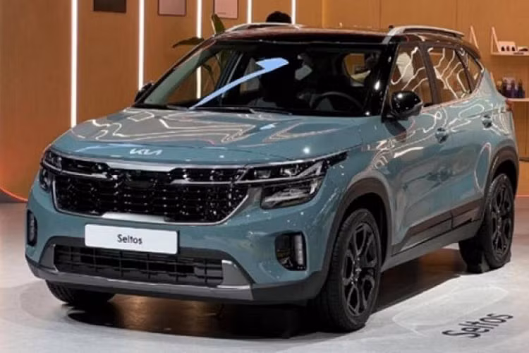 Động cơ này kết hơp với hộp số biến thiên vô cấp iVT và hệ dẫn động 4 bánh toàn thời gian tùy chọn. Thứ hai là động cơ xăng 4 xi-lanh, tăng áp, dung tích 1.6L nâng cấp, cho công suất tối đa 195 mã lực, mạnh hơn 20 mã lực so với trước. Động cơ này đi với hộp số tự động 8 cấp mới thay vì loại tự động ly hợp kép 7 cấp.