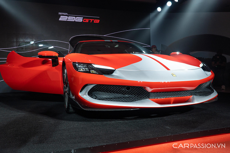 Đến thời điểm hiện tại, Ferrari Việt Nam đã giới thiệu 3 mẫu xe truyền động plug-in hybrid gồm Ferrari SF90 Stradale và Ferrari SF90 Spider.