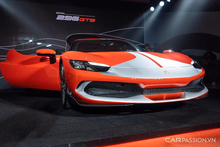 Đến thời điểm hiện tại, Ferrari Việt Nam đã giới thiệu 3 mẫu xe truyền động plug-in hybrid gồm Ferrari SF90 Stradale và Ferrari SF90 Spider.