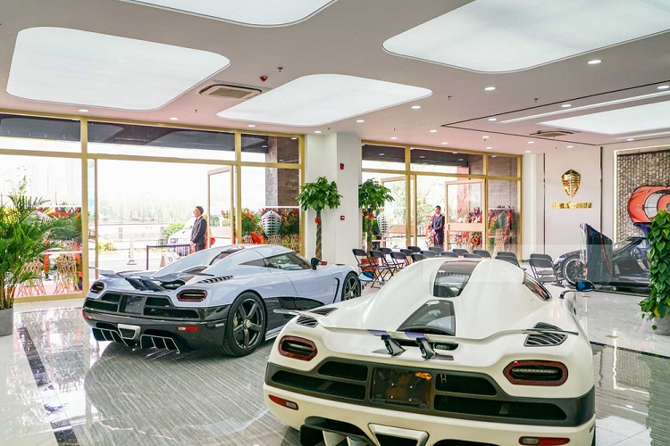 Chi 2 năm sau, chiếc Koenigsegg Agera R BLT nhập lậu được mang ra đấu giá với con số khởi điểm 2,67 triệu nhân dân tệ, chỉ bằng 1/3 giá xe xuất xưởng đã gây ngạc nhiên, chủ nhân của chiếc siêu xe Koenigsegg Agera R BLT nhập lậu về Trung Quốc khi đó là 1 thiếu gia còn khá trẻ và đã chia sẻ mình không tham gia vào đấu giá vì đã chán xe này. 