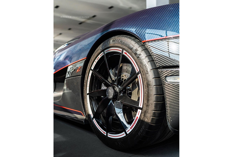 Năm 2015, giới mê xe bắt gặp Koenigsegg Agera R BLT lăn bánh tại Thẩm Dương, Liêu Ninh, Trung Quốc sau 3 năm bị hải quan Trung Quốc tịch thu. Giới mê xe tại đây từng đồn rằng kỹ sư của hãng xe Koenigsegg đã bay sang Trung Quốc khi chiếc xe Koenigsegg Agera R BLT đã hoàn chỉnh pháp lý nhằm đảm bảo xe được vận hành tốt nhất. 