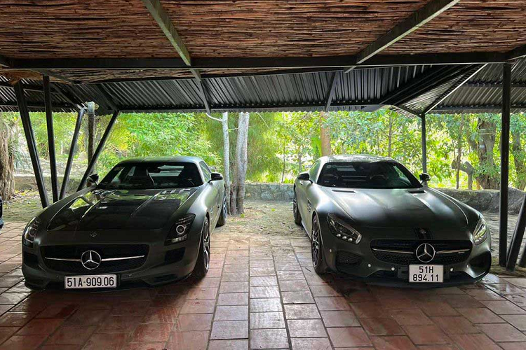 Tiếp đến là một chiếc xe thể thao Porsche 911 đời cũ được trang bị gói độ TechArt và cuối cùng là SUV nhanh nhất thế giới Porsche Cayenne Turbo GT 2022.