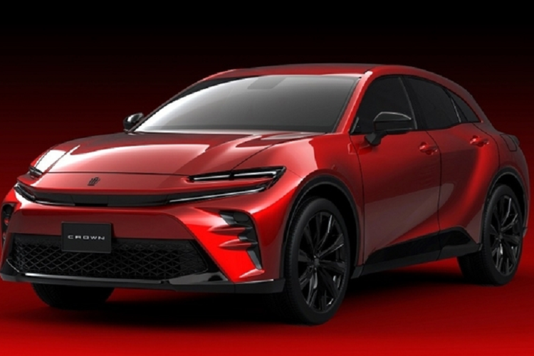 Ở giữa 2 đèn pha là nẹp màu đen bóng, tích hợp logo của Toyota. Phía sau, xe được trang bị cụm đèn hậu LED trải dài toàn chiều rộng đuôi xe cùng bộ khuếch tán thấp hơn được đặt cạnh 4 ống xả. Bên cạnh thay đổi về thiết kế, Toyota Camry thế hệ mới cũng sẽ được nâng cấp cả về trang bị lẫn công nghệ.