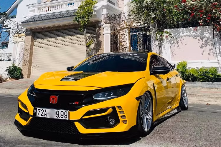 Việc độ body kit phiên bản hiệu suất cao Type R của các chủ xe Honda Civic tại Việt Nam không hiếm nhưng cách chơi cũng như sự chịu chi của tay chơi xe Vũng Tàu đã giúp mẫu xe này trở nên hầm hố như phiên bản Honda Civic Type R. Ngoài ra, xe lên rất nhiều đồ chơi như phuộc nâng hạ gầm, mâm, cánh gió, ống xả và cả vô lăng xe... đã khiến không ít người mê bản độ này.