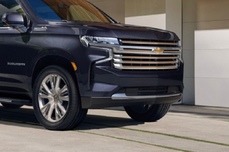 Như đã biết, công nghệ Super Cruise trên Chevrolet Tahoe và Suburban 2023 giúp những chuyến đi dài trở nên thư giãn hơn nhờ hệ thống xử lý tăng tốc, phanh và đánh lái. Người lái chỉ cần quan sát con đường phía trước và sẵn sàng can thiệp khi cần thiết.