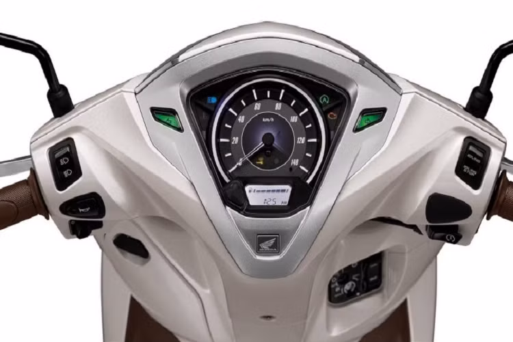 Theo công bố, mức tiêu thụ nhiên liệu của động cơ này là 1,9 lít/100 km. Động cơ của xe cũng được tích hợp công nghệ Idling Stop, có chức năng tự ngắt động cơ sau khi xe dừng hơn 5 giây để tiết kiệm nhiên liệu.