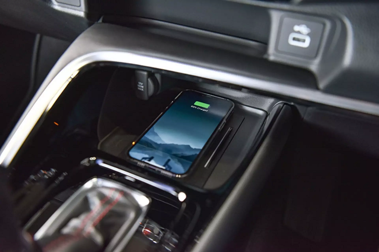 Honda HR-V 2022 hứa hẹn sẽ hấp dẫn khách hàng Việt quan tâm phân khúc CUV cỡ B với tiêu chí mua xe để phục vụ gia đình, đồng thời có chi phí mua xe cao trong phân khúc. Với sự hiện diện của Honda HR-V 2022 thế hệ mới, phân khúc CUV cỡ B sẽ có thêm nhiều lựa chọn cho khách Việt.