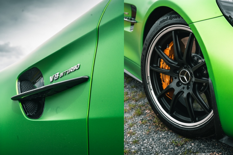 Di chuyển vào trong, nội thất của Mercedes-AMG GT R được thiết kế đơn giản nhưng sang trọng với ghế ngồi thể thao bọc da Nappa chỉnh cơ trọng lượng nhẹ, vô lăng AMG bọc sợi Dinamica tích hợp cụm điều khiển chế độ lái AMG, các nút bấm ở bệ trung tâm là thuộc dạng cảm ứng với đèn nền đồ họa tạo chiều sâu.