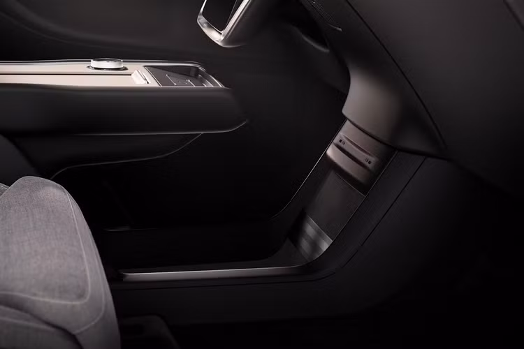 Với cấu hình Twin Motor, mô-tơ điện trên cầu trước tạo ra công suất tối đa 161 mã lực và mô-men xoắn cực đại 350 Nm. Hai con số tương ứng của mô-tơ điện trên cầu sau là 241 mã lực và 420 Nm. Tổng cộng, xe sở hữu công suất tối đa 402 mã lực và mô-men xoắn cực đại 770 Nm. Sức mạnh này cho phép xe tăng tốc từ 0-100 km/h trong thời gian 5,9 giây.