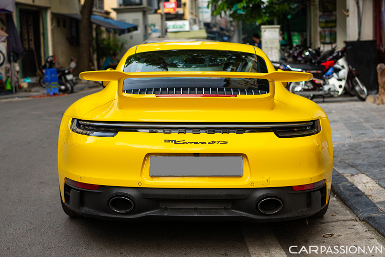 Hệ thống ống xả thể thao được trang bị tiêu chuẩn mang đến âm thanh phấn khích và cảm xúc hơn nhờ vào những thiết lập dành riêng cho các phiên bản GTS và sự tinh giản các chi tiết cách âm bên trong nội thất.