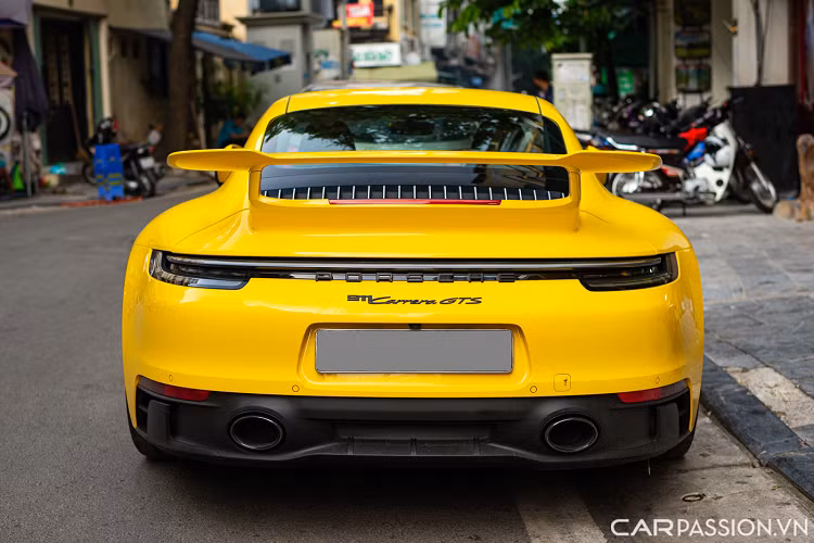 Hệ thống ống xả thể thao được trang bị tiêu chuẩn mang đến âm thanh phấn khích và cảm xúc hơn nhờ vào những thiết lập dành riêng cho các phiên bản GTS và sự tinh giản các chi tiết cách âm bên trong nội thất.