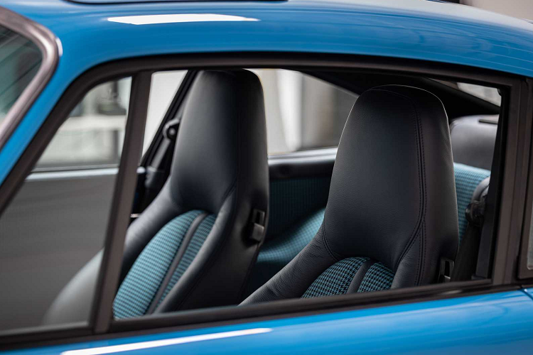 Xét về phạm vi giữa hai lần sạc, Everrati cho biết có thể đi được hơn 322 km trong điều kiện lái xe bình thường. Sạc nhanh AC và DC tiêu chuẩn có sẵn, mặc dù hiện tại công suất sạc tối đa vẫn chưa được tiết lộ.