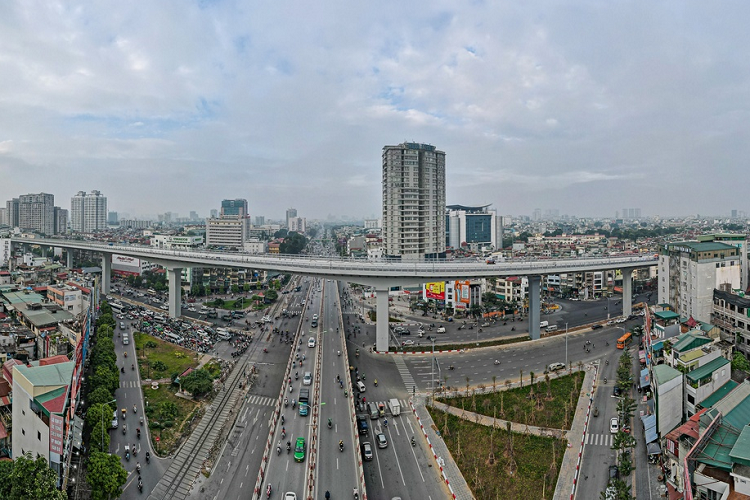 Đại diện chủ đầu tư lý giải nguyên nhân phải xây dựng nhịp cầu cao là tuyến đường sắt trên cao đoạn Ngọc Hồi - Yên Viên sẽ chạy qua đây.