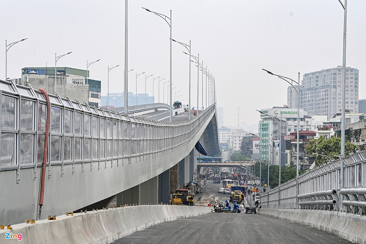 Phía đường Đại La sẽ có 2 nhánh kết nối để lên xuống đường trên cao, cách nút giao Ngã Tư Vọng khoảng 100 mét.