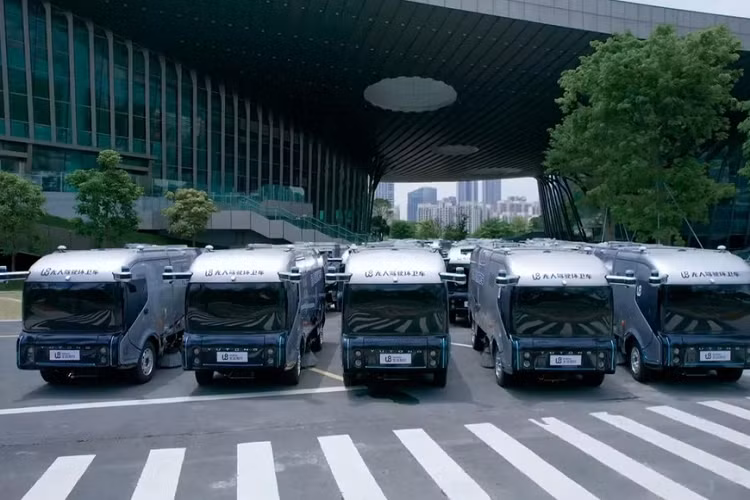 Một đội hơn 50 xe Robosweepertự lái dọn rác đã sẵn sàng để bắt đầu thử nghiệm tại Quảng Châu kể từ đầu tháng 5. Nếu mọi thứ diễn ra theo đúng kế hoạch, WeRide có khả năng sẽ muốn mở rộng dịch vụ này sang các thành phố khác ở Trung Quốc.