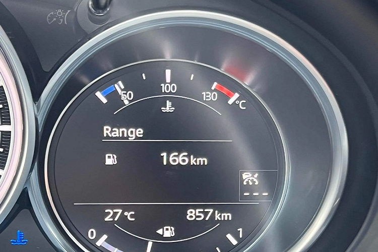 Hiện chưa rõ lý do gì khiến chủ xe Mazda CX-8 phiên bản Premium 2WD nhanh chóng bán lại xe với mức ODO thấp như vậy. Ngoài những lý do cá nhân, có thể chủ xe đang có lựa chọn xe khác hấp dẫn hơn.