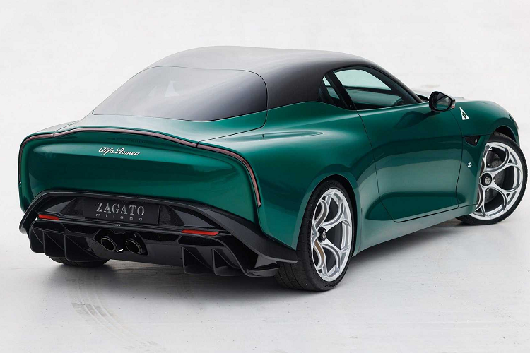 Thiết kế phía sau của chiếc xe được lấy cảm hứng từ Giulia TZ trong khi cánh gió sau đồ sộ của GTAm đã bị loại bỏ để tạo vẻ ngoài gọn gàng hơn.