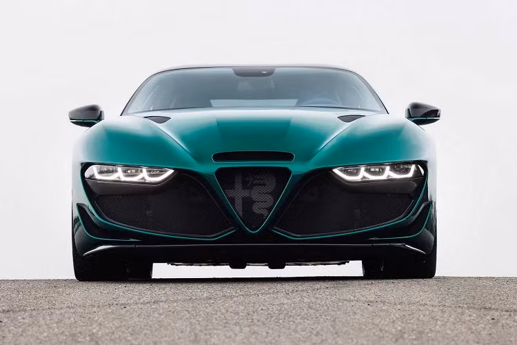 Cấu hình nguyên bản là Quadrifoglio với động cơ V6, nhưng hãng thiết kế Ý Zagato đã nâng cấp chiếc xe lên thông số kỹ thuật của mẫu xe GTAm trong khi vẫn giữ lại hộp số sàn 6 cấp.