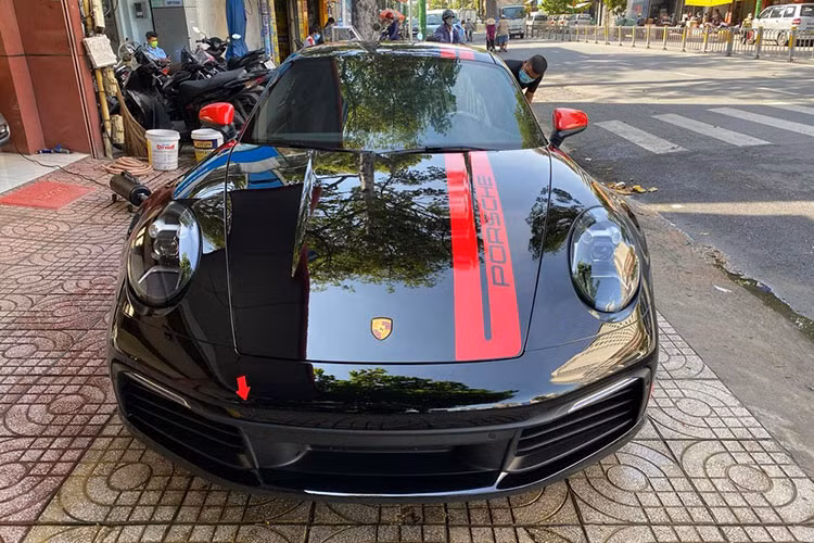 Porsche 911 Carrera 4S sẽ đồng hành cùng hộp số tự động 8 cấp ly hợp kép PDK của Porsche phát triển, nhờ đó, mẫu xe thể thao này dễ dàng đua nước rút từ vị trí xuất phát lên 100 km/h chỉ trong thời gian 3,6 giây trước khi đạt tốc độ tối đa 306 km/h.