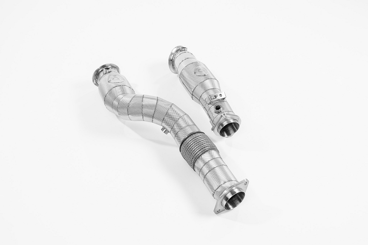 Những bộ phận bằng sợi carbon này có thể được hoàn thiện bằng kiểu dệt truyền thống, trong khi đó, đối với những người thực sự muốn tạo nên sự khác biệt, người dùng có thể lựa chọn thêm các chi tiết được làm bằng sợi carbon cách điệu hơn.