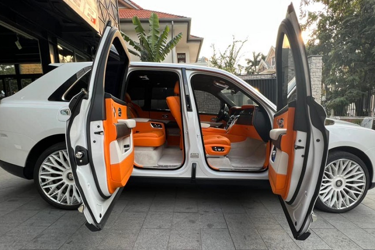 Mới đây nhất, chiếc SUV siêu sang Rolls-Royce Cullinan này đã được chủ nhân bán lại sau gần 3 năm mang về garage trải nghiệm.