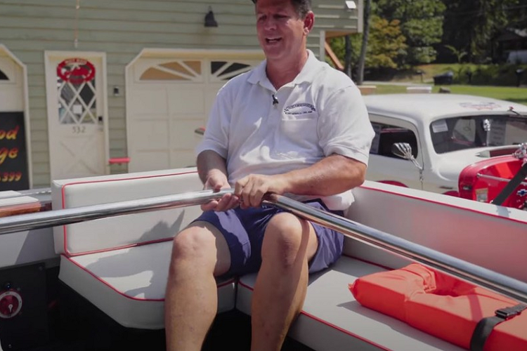 Kurt nói rằng đây là dự án thứ ba của ông ấy với tư cách là người chế tạo xe, nhưng đoạn video lại cho thấy 3 chiếc xe khác bên cạnh Shark Boat Chevry. Ông ấy cũng giải thích rằng bản thân nảy ra ý tưởng sau khi nhận sửa chữa động cơ cho chiếc thuyền bằng sợi thủy tinh dài hơn 7,3 mét của một khách hàng, và chiếc xe tải tự đổ Chevrolet của một người khác. Kurt không nghĩ về một chiếc xe độ mới, nhưng bỗng có ý tưởng khi nhìn thấy chiếc thuyền đỗ phía trên xe tải.