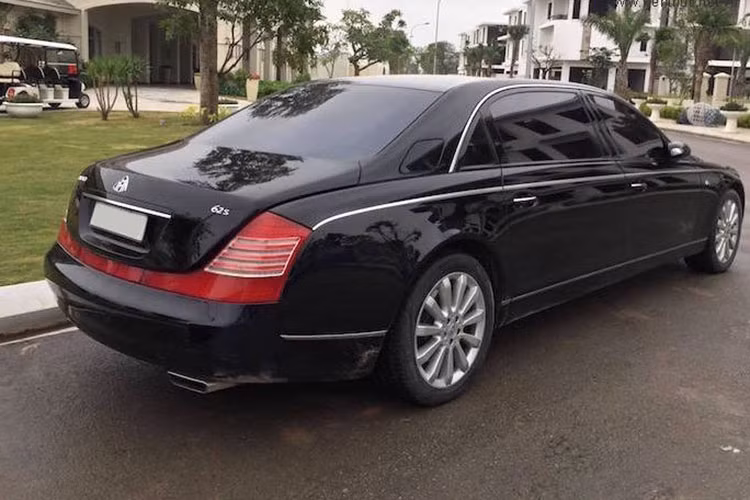 Xe siêu sang Maybach 62S từng phục vụ ông Trịnh Văn Quyết là phiên bản đặc biệt của dòng xe Maybach 62, vì thế, ngoại thất xe có số nan lưới tản nhiệt là 11 thay vì 23, đuôi xe có thêm chữ S sau số 62 để chỉ đây là bản đặc biệt.