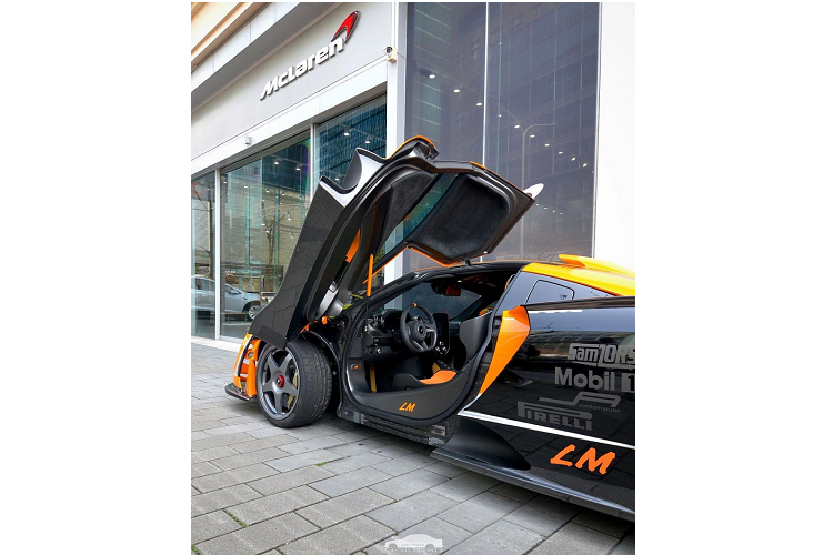 Và một chiếc xe McLaren Senna LM màu khác. Trên toàn thế giới có 20 xe Senna LM được sản xuất. Số xe McLaren Senna LM được nhìn thấy xuất hiện ở Đài Loan là 3 xe nhưng chưa rõ xe nào ở lại, xe nào tái xuất.