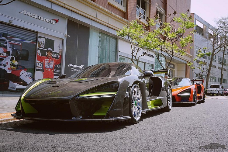 Hình ảnh do nhiếp ảnh gia Goldfish chia sẻ lên mạng xã hội cho thấy từ McLaren P1, McLaren Senna, siêu xe 3 chỗ ngồi McLaren Speedtail, McLaren Elva cho đến xe đua McLaren Senna GT R cũng đã xuất hiện ở đại lý xe McLaren ở Đài Loan.