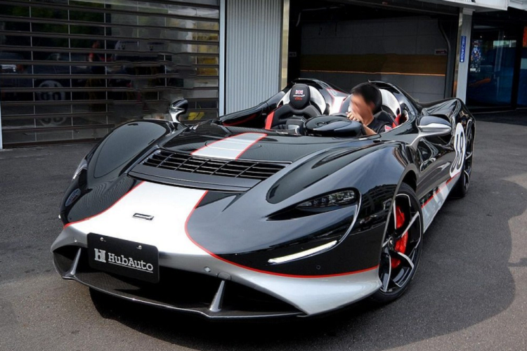 Dòng siêu xe McLaren Elva rất đặc biệt khi không sở hữu mui, kính chắn gió trước/sau hay cửa sổ và đã có đến 3 xe được nhìn thấy xuất hiện tại Đài Loan cùng 1 xe McLaren Elva bản có kính chắn gió để trưng bày, tái xuất ngay sau đó.