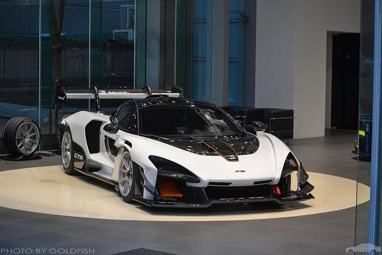 McLaren Speedtail có thời gian tăng tốc nhanh hơn 0,3 giây so với Bugatti Chiron vốn sở hữu công suất tối đa 1.479 mã lực. Ngoài ra, McLaren Speedtail còn có vận tốc tối đa 402 km/h.