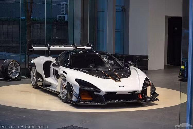 McLaren Speedtail có thời gian tăng tốc nhanh hơn 0,3 giây so với Bugatti Chiron vốn sở hữu công suất tối đa 1.479 mã lực. Ngoài ra, McLaren Speedtail còn có vận tốc tối đa 402 km/h.