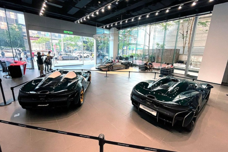 Vì luôn được ưu ái những suất mua xe VIP mà hãng xe Anh quốc gọi bằng cái tên Ultimate Series, nói một cách đơn giản là những mẫu xe có giá xuất xưởng trên 1 triệu đô la.