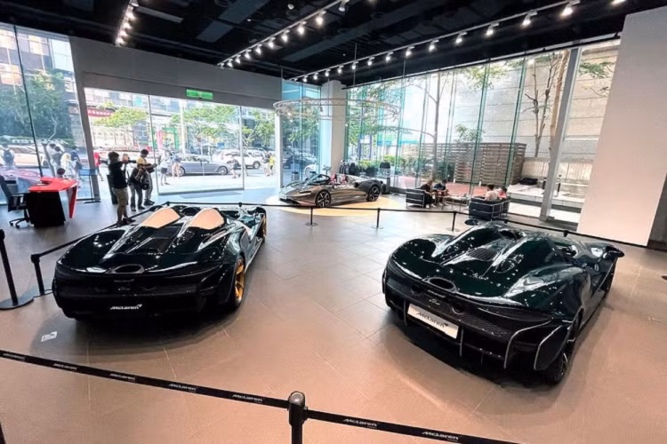 Vì luôn được ưu ái những suất mua xe VIP mà hãng xe Anh quốc gọi bằng cái tên Ultimate Series, nói một cách đơn giản là những mẫu xe có giá xuất xưởng trên 1 triệu đô la.