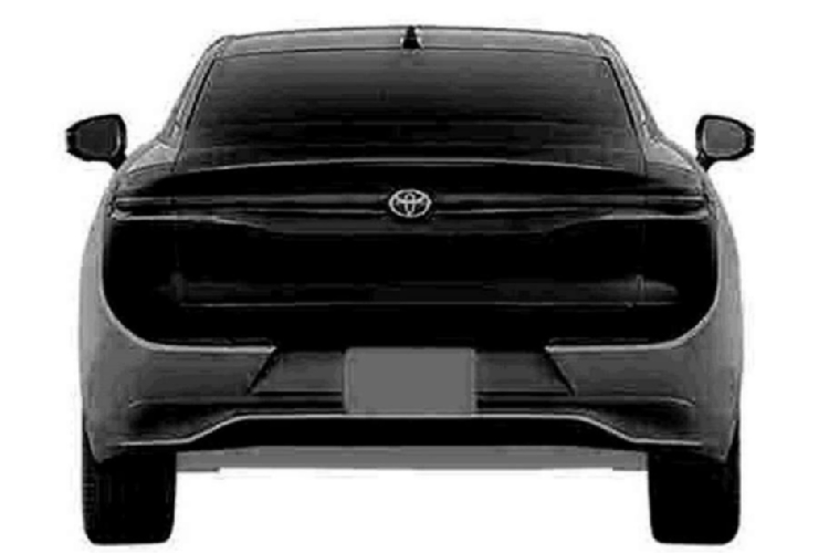 Toyota có thể sẽ trang bị động cơ hybrid 2.5 lít 4 xi-lanh cùng hộp số vô cấp CVT cho mẫu Crown Cross mới này. Ngoài ra xe còn có thể có động cơ 2,4 lít tăng áp với động cơ điện và hộp số tự động sáu cấp. Toyota Crown Cross sẽ còn có bản plug-in-hybrid.