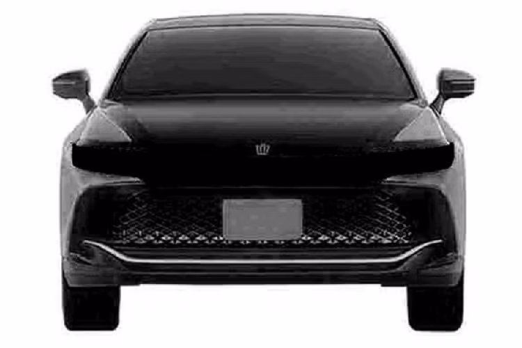 Đây không phải là lần đầu tiên Toyota Crown được SUV hoá. Bởi tại thị trường Trung Quốc, chúng ta cũng có một mẫu xe tên gọi Toyota Crown Kluger với dáng vẻ crossover. Nhưng trong khi mẫu Crown Kluger tại Trung là một chiếc Highlander đổi tên và nâng cấp thì chiếc Crown Cross mới xuất hiện lại mang một ngoại hình hoàn toàn mới.