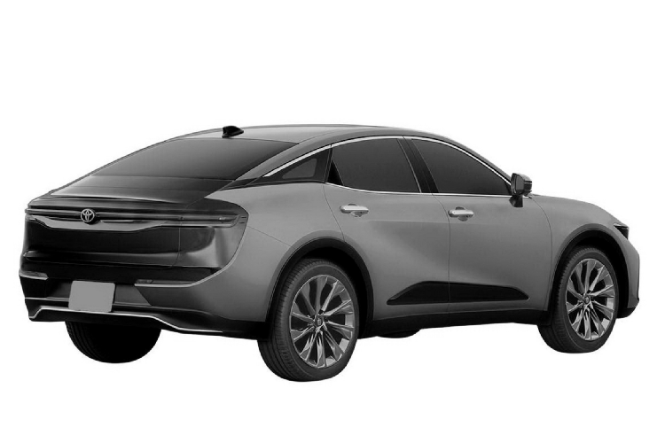 Crown Cross sẽ là một chiếc SUV coupe với thiết kế vô cùng thể thao. Dáng xe là một sự kết hợp giữa thân xe sedan fastback 4 cửa và phần gầm cao giống SUV. Xe có vòm mui khá thấp, lưới tản nhiệt lớn nằm dưới mặt ca-lăng kín nối liền với các đèn pha LED khá dữ dằn. Phần đuôi của Crown Cross đơn giản với một dải đèn LED chạy ngang và có vẻ như phần đầu lẫn đuôi xe sẽ được sơn đen tương phản với thân.