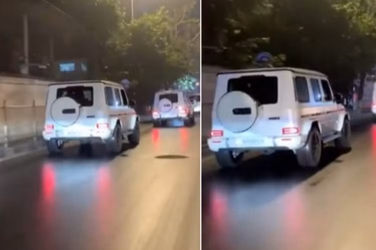 G-Class là một trong những mẫu xe bán chạy nhất của Mercedes-Benz trong vài năm qua. Vài tháng trước, nhà sản xuất ô tô Đức thông báo rằng họ đã bàn giao được 41.174 xe vào năm 2021, lập kỷ lục bán hàng mới. Theo Luxurylaunches, đã có những thông tin cho rằng G-Class đã kín đơn đặt hàng đến tận năm 2025 khiến nhà sản xuất phải tạm ngừng nhận đơn đặt hàng mới. G-Class được coi là một trong những mẫu xe biểu tượng cho sự giàu có, mẫu xe yêu thích của những ngôi sao Hollywood...