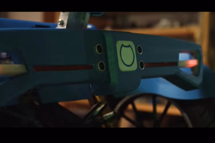 Nó được cung cấp với hai phiên bản: một phiên bản Standard với tính năng sạc cơ bản cần 8 giờ để sạc đầy, và phiên bản Comfort với tính năng sạc nhanh chỉ cần 2 giờ. 