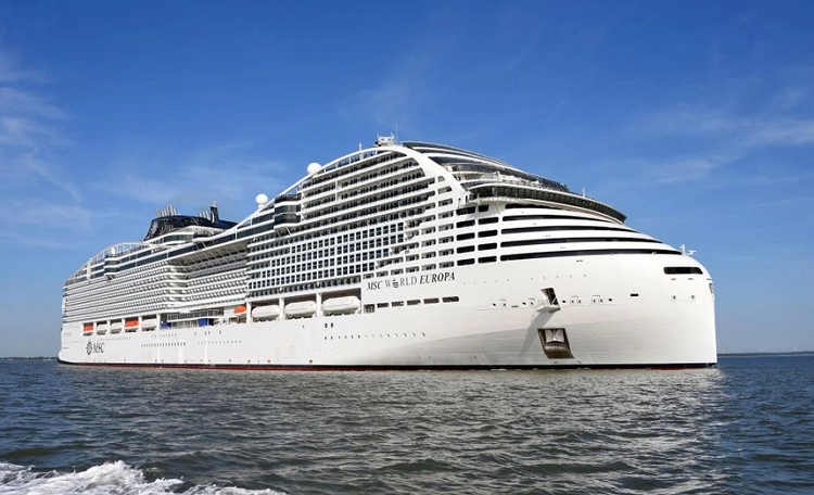 Dan WAGs doi tuyen bong da Anh chon sieu du thuyen 1 ty bang