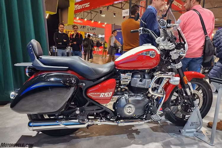 Trái ngược với động cơ, bộ khung của mẫu mô tô này là hoàn toàn mới, phát triển cùng với Harris Performance. Bộ khung này được khẳng định là có trọng tâm thấp, mang đến sự ổn định và cảm giác yên tâm cho người điều khiển. Theo hãng Royal Enfield, bộ khung này được thiết kế để chạy đường dài.