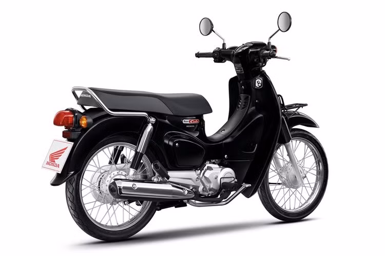 Về sức mạnh, Honda Super Cub 2022 được trang bị động cơ xylanh đơn, dung tích 110cc, làm mát bằng không khí, đi kèm là hệ thống phun xăng điện tử PGM-FI giúp tiết kiệm nhiên liệu. Kết hợp trang bị này khiến Honda Super Cub có mức tiêu thụ nhiên liệu chỉ ở mức 1,4 lít/100km.