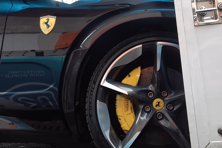 Trái tim của Ferrari Purosangue 2023 là động cơ xăng V12, dung tích 6.5 lít, hút khí tự nhiên, sản sinh ra công suất tối đa 715 mã lực và mô-men xoắn cực đại 716 Nm, xe được trang bị hộp số ly hợp kép 8 cấp, nhờ đó, siêu ngựa gầm cao Purosangue chỉ mất thời gian 3,3 giây để tăng tốc từ vị trí xuất phát lên 100 km/h trước khi đạt tốc độ tối đa hơn 310 km/h.