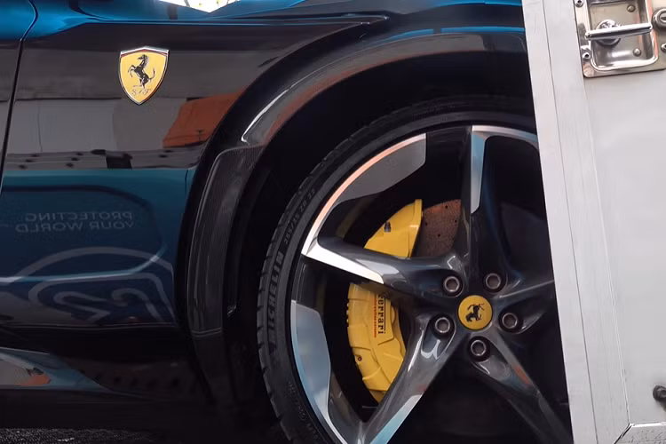 Trái tim của Ferrari Purosangue 2023 là động cơ xăng V12, dung tích 6.5 lít, hút khí tự nhiên, sản sinh ra công suất tối đa 715 mã lực và mô-men xoắn cực đại 716 Nm, xe được trang bị hộp số ly hợp kép 8 cấp, nhờ đó, siêu ngựa gầm cao Purosangue chỉ mất thời gian 3,3 giây để tăng tốc từ vị trí xuất phát lên 100 km/h trước khi đạt tốc độ tối đa hơn 310 km/h.