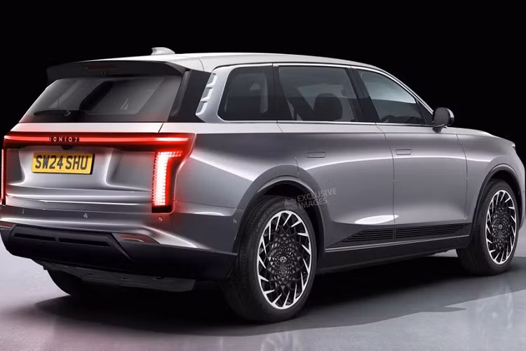 Sẽ không ngạc nhiên nếu mẫu SUV điện này cũng dùng những chất liệu tái chế và thân thiện với hệ sinh thái, tương tự SEVEN Concept. Tạp chí Auto Express dự đoán mẫu SUV này sẽ được trang bị 2 màn hình 12 inch nối liền với nhau và nằm độc lập trên mặt táp-lô giống Hyundai Ioniq 6. Tạp chí này cũng khẳng định Hyundai Ioniq 7 sẽ vượt trội về mặt công nghệ so với những mẫu xe dùng cơ sở gầm bệ E-GMP khác như Ioniq 5 và Ioniq 6.